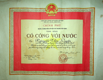 Giới thiệu tài liệu khen tặng Huân, Huy chương kháng chiến và thành tích khen thưởng cho cơ quan, tổ chức, cá nhân có thành tích xuất sắc trong công cuộc bảo vệ và xây dựng Tổ quốc