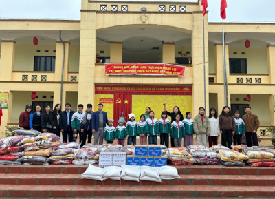 CHI BỘ TRUNG TÂM LƯU TRỮ LỊCH SỬ TỔ CHỨC HOẠT ĐỘNG HƯỞNG ỨNG “TUẦN CAO ĐIỂM TẾT VÌ NGƯỜI NGHÈO NĂM 2026”